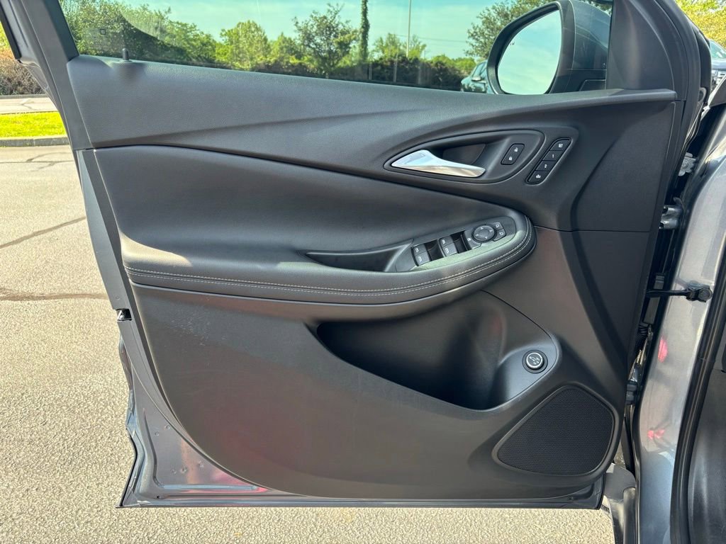 Used 2022 Buick Encore GX Essence FWD image 12