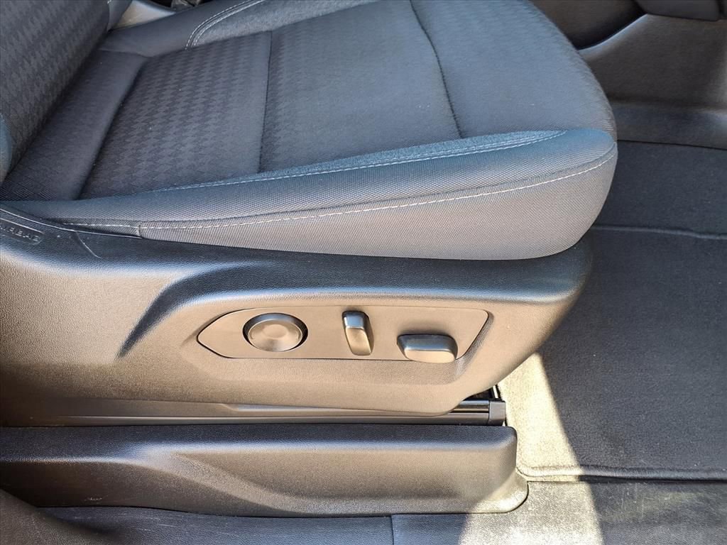 Used 2024 GMC Yukon XL SLE image 13