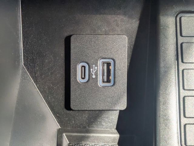 Used 2023 Ford F150 Lariat w/ Trailer Tow Package image 25