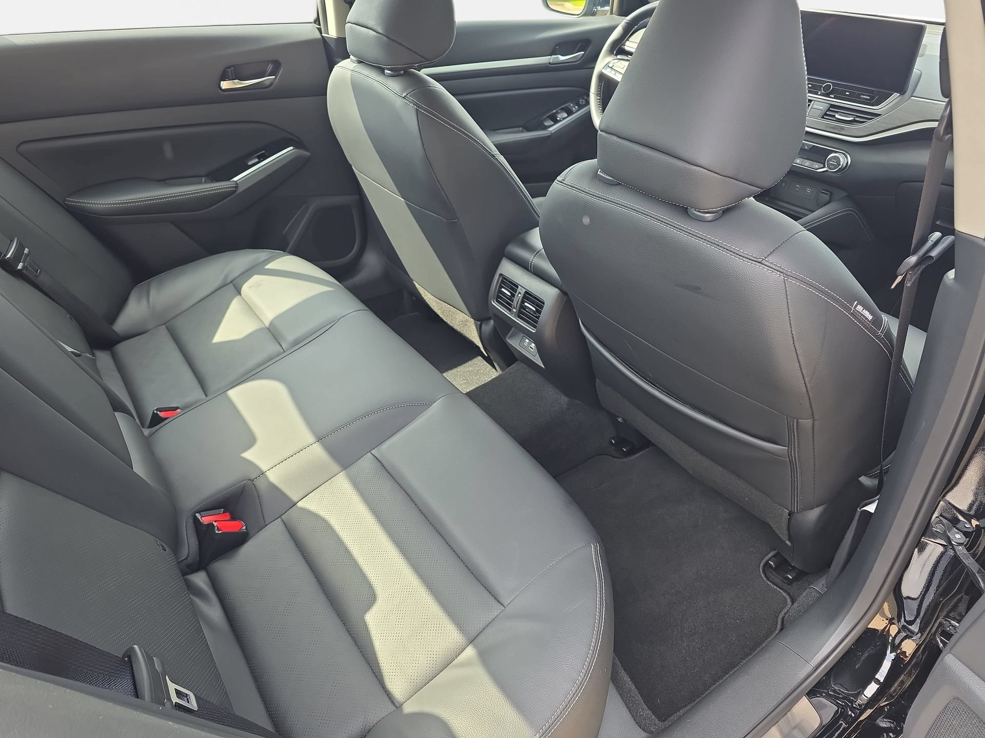 Used 2025 Nissan Altima 2.5 SL FWD image 11