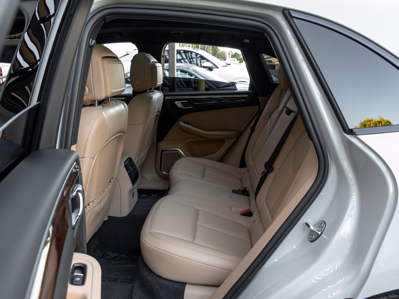 Certified 2023 Porsche Macan S AWD/4WD image 45