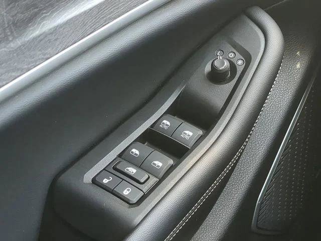 Certified 2023 Jeep Grand Cherokee Limited w/ Luxury Tech Group II RWD image 30