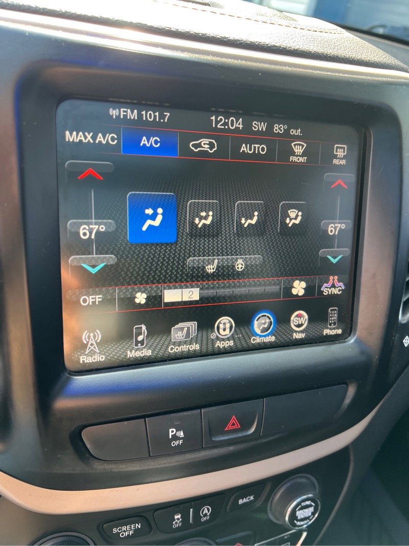 Used 2018 Jeep Cherokee Limited image 25
