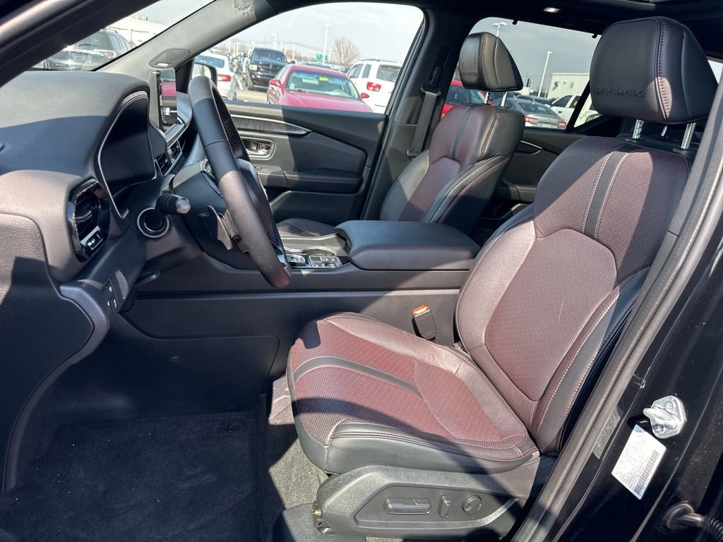 Used 2025 Honda Pilot Black Edition image 18