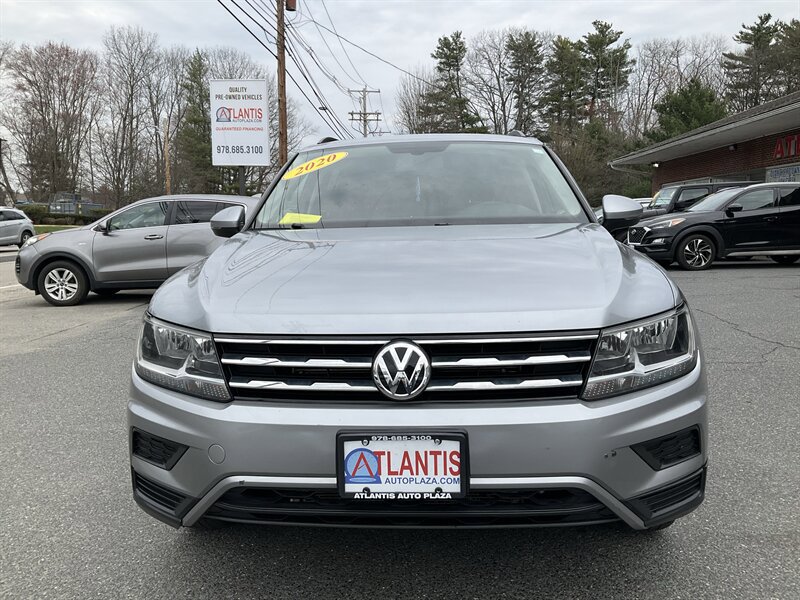 Used 2020 Volkswagen Tiguan SE w/ Panoramic Sunroof Package FWD image 2