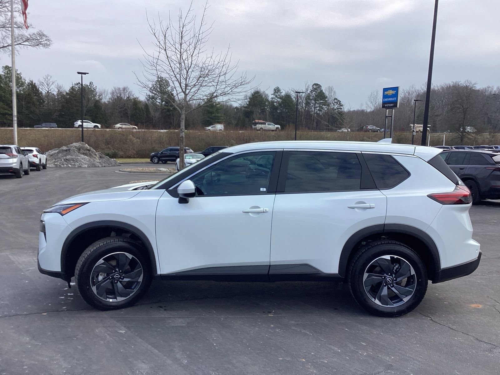 Used 2025 Nissan Rogue SV image 6