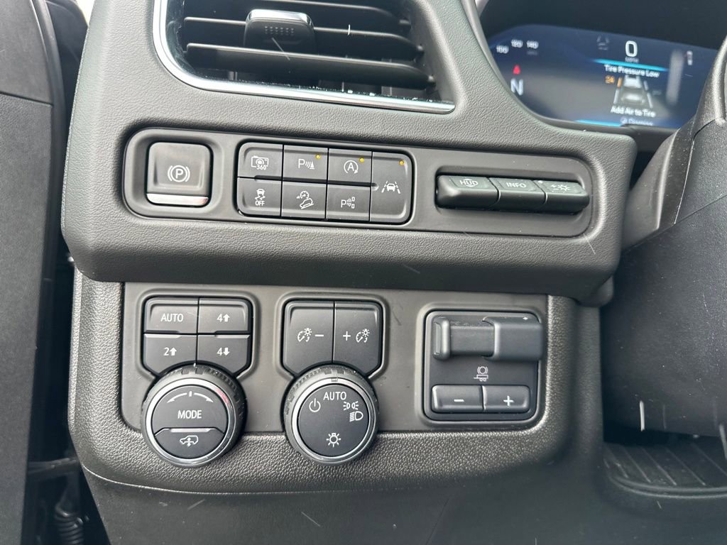 Used 2024 Chevrolet Suburban High Country w/ Advanced Technology Package image 22