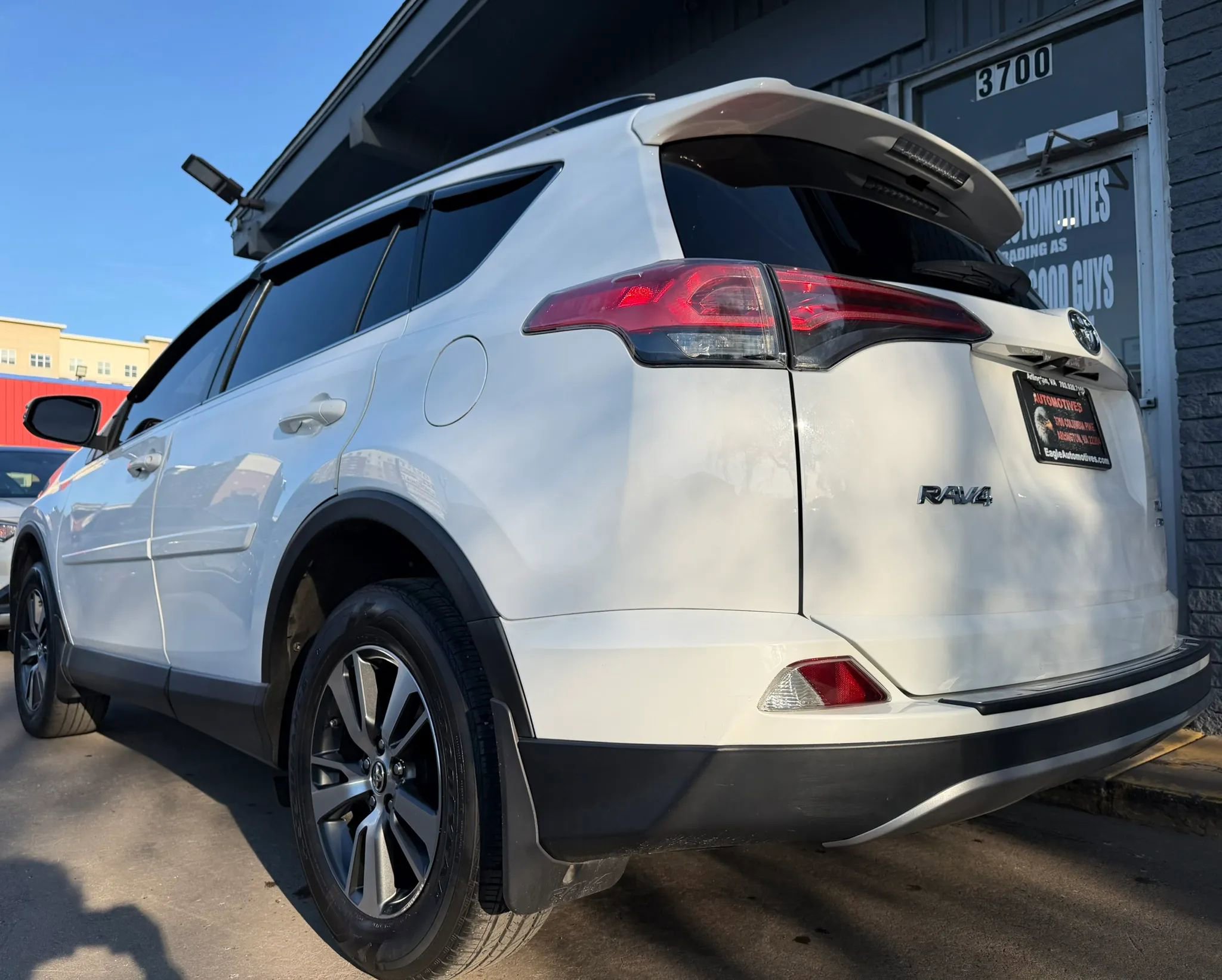 Used 2018 Toyota RAV4 XLE w/ Plus Extra Value Package image 5