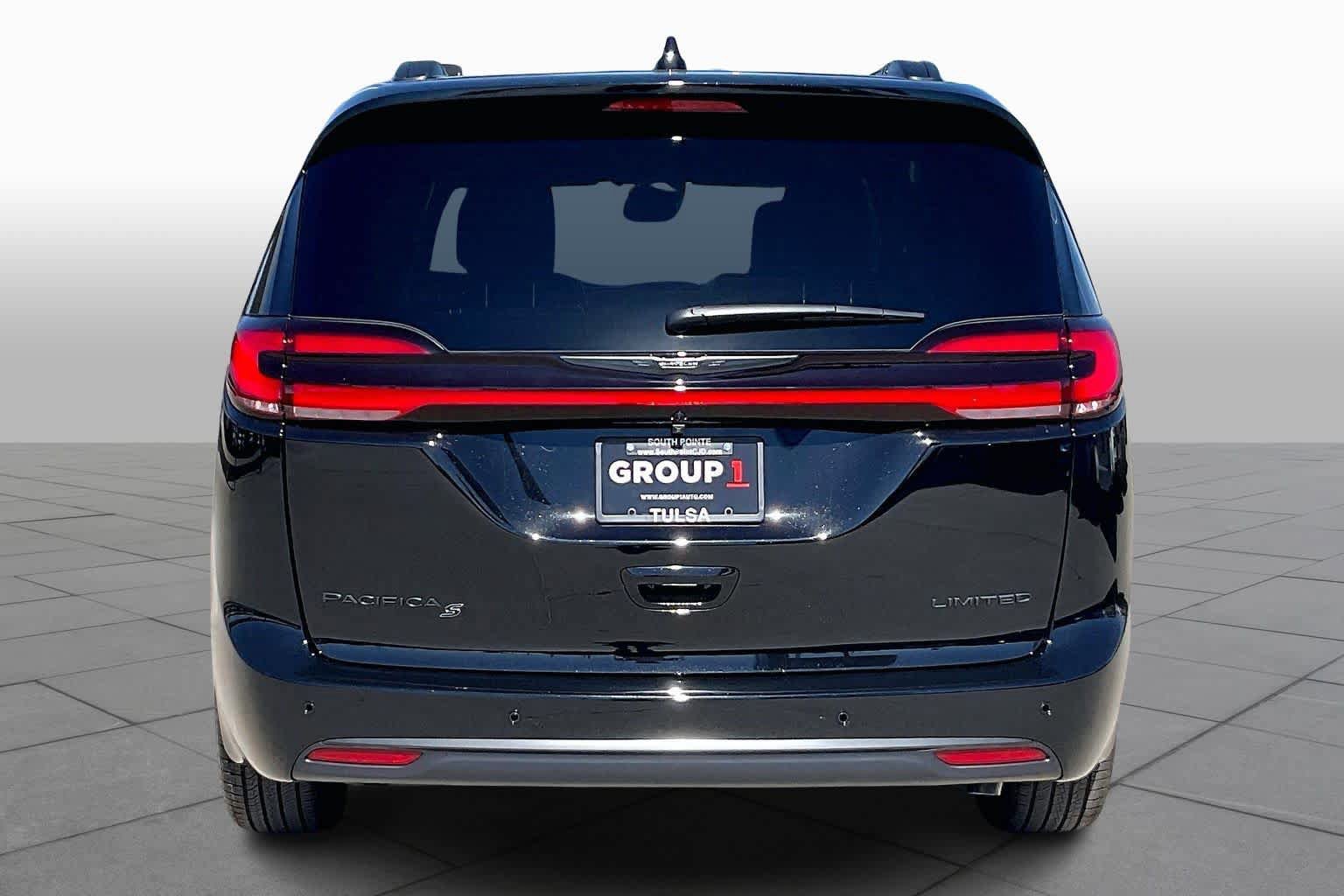 New 2026 Chrysler Pacifica Limited w/ S Appearance Package FWD image 4