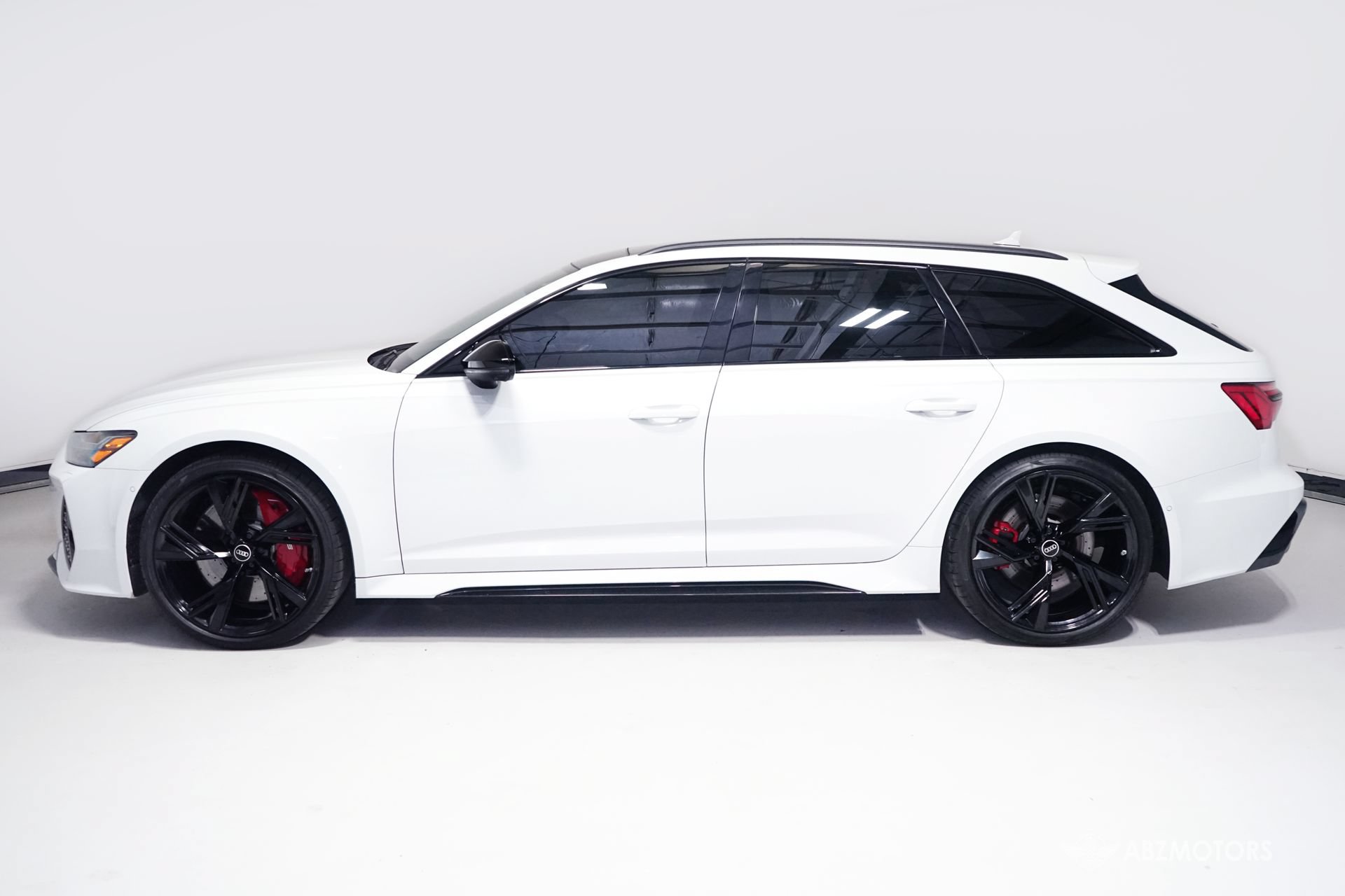Used 2021 Audi RS 6 w/ Executive Package AWD/4WD image 4