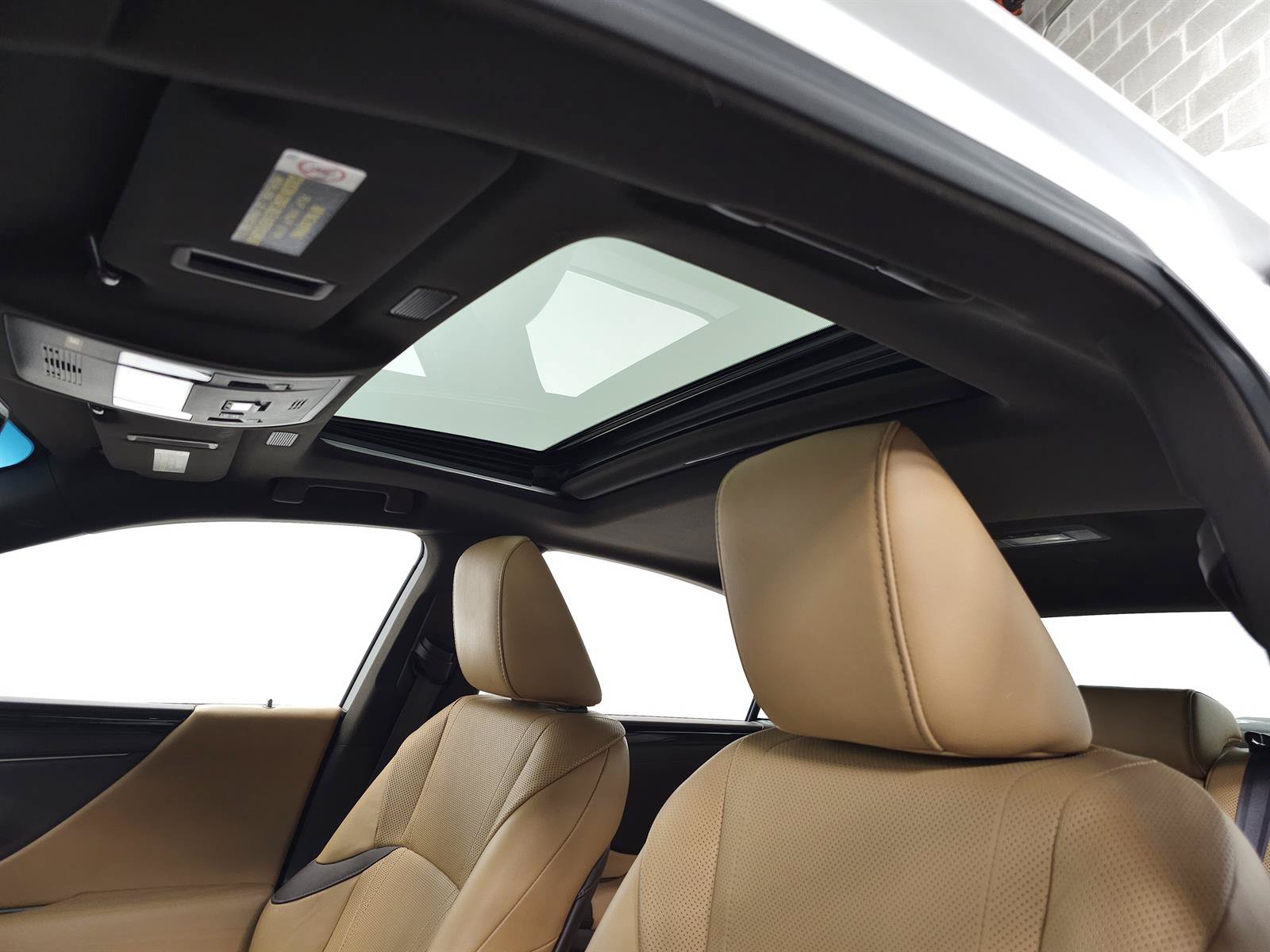 Used 2020 Lexus ES 300h w/ Accessory Package 2 FWD image 16