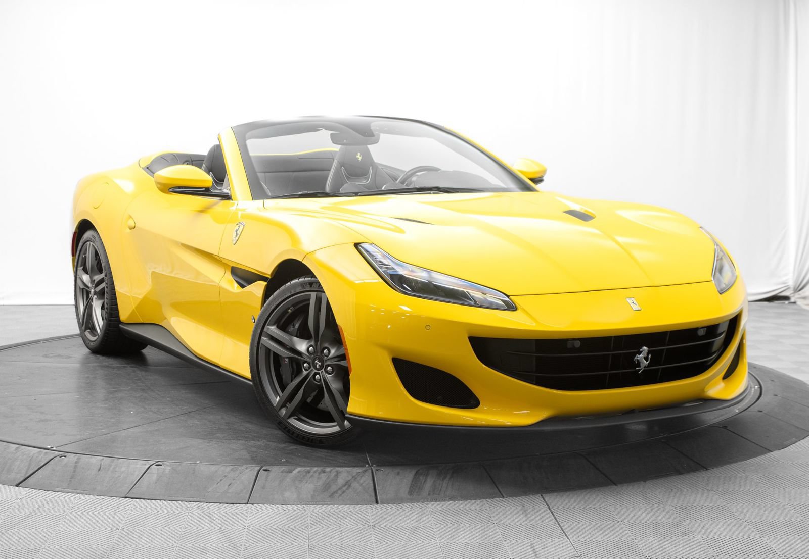 Used 2019 Ferrari Portofino RWD image 1