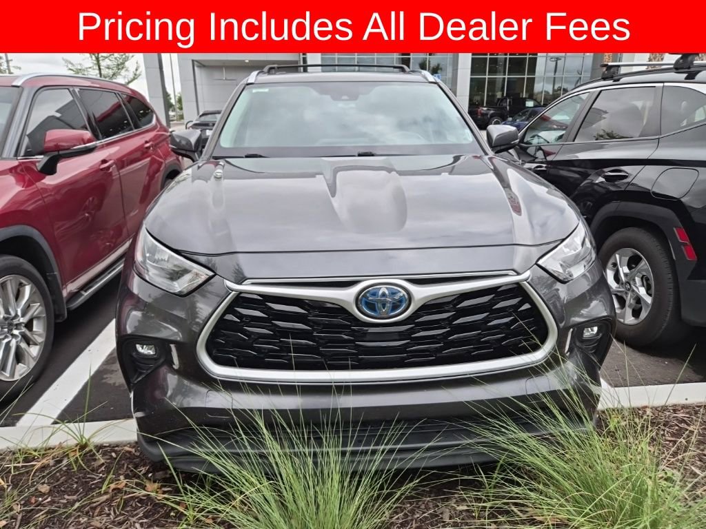 Used 2020 Toyota Highlander XLE AWD/4WD image 2