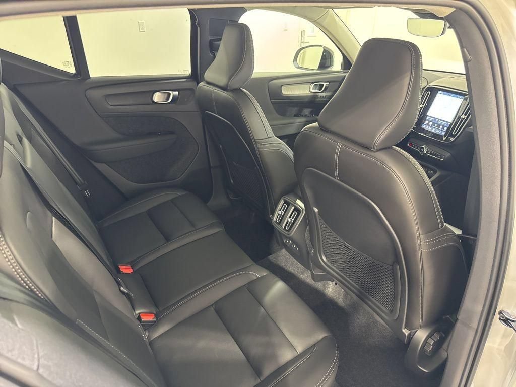 New 2026 Volvo XC40 B5 Plus w/ Climate Package AWD/4WD image 24