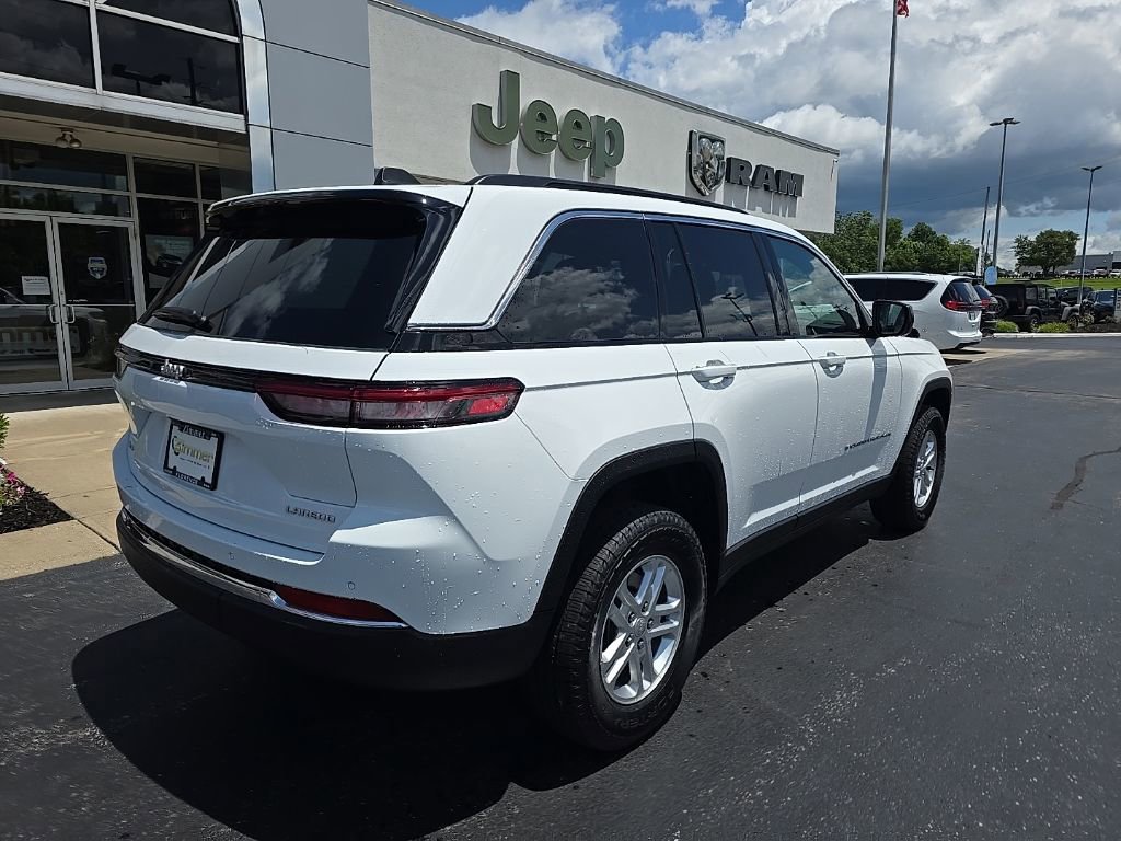 New 2025 Jeep Grand Cherokee Laredo w/ Luxury Tech Group I image 9