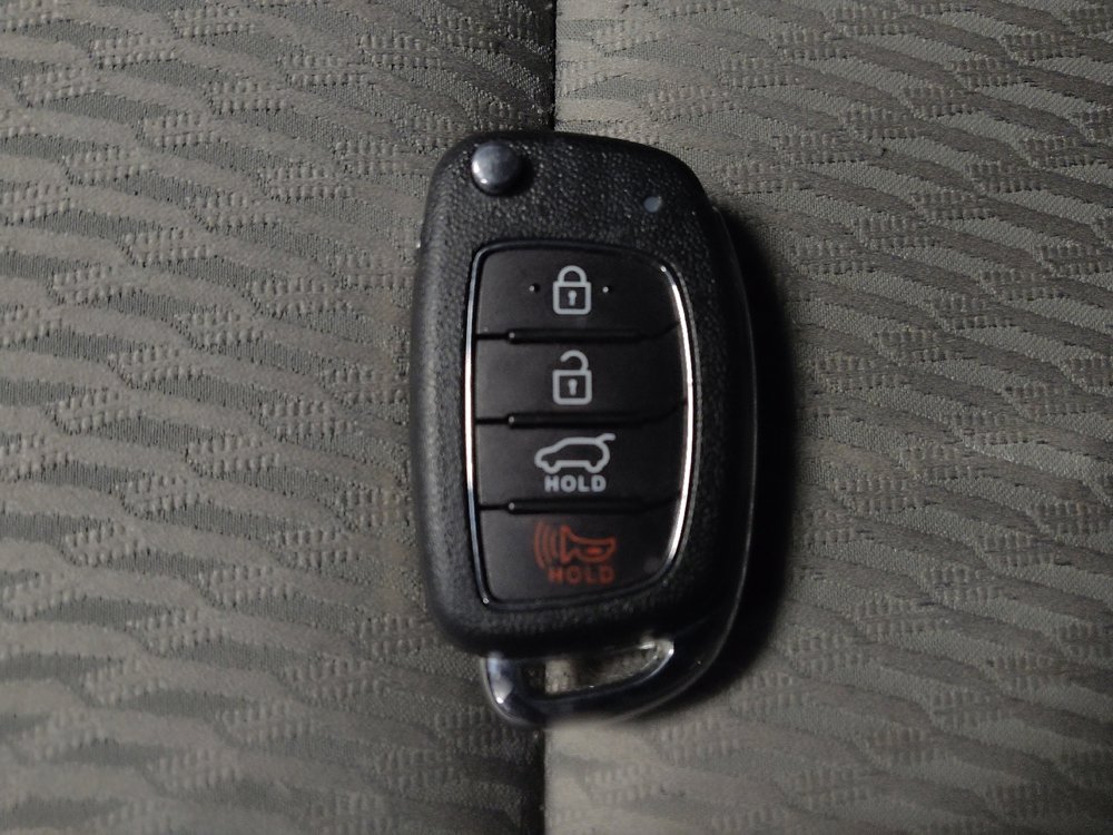 Used 2018 Hyundai Santa Fe SE image 32