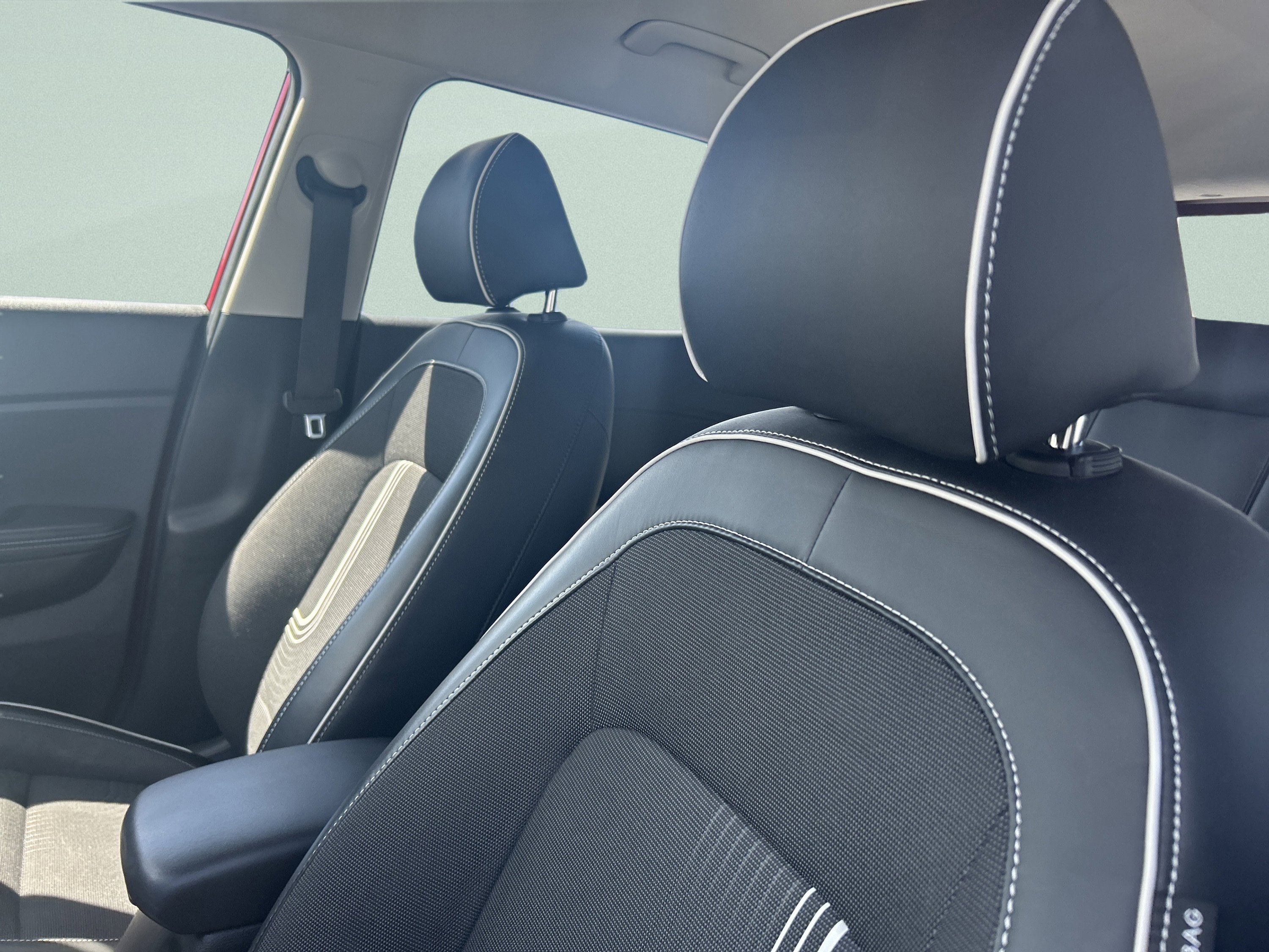 Used 2022 Hyundai Venue Limited FWD image 12