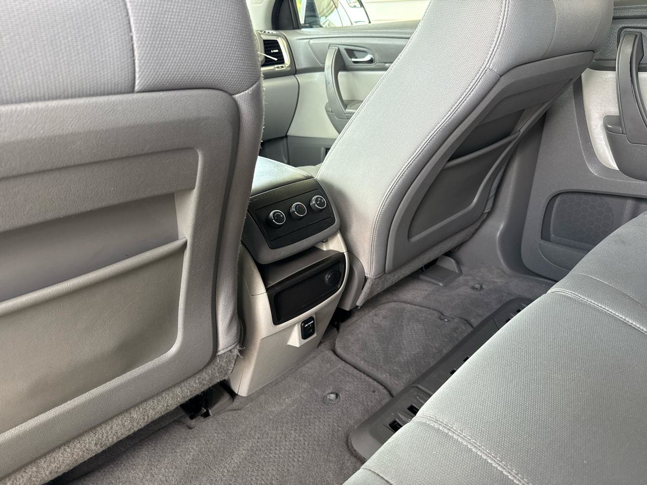 Used 2014 GMC Acadia SLE FWD image 15