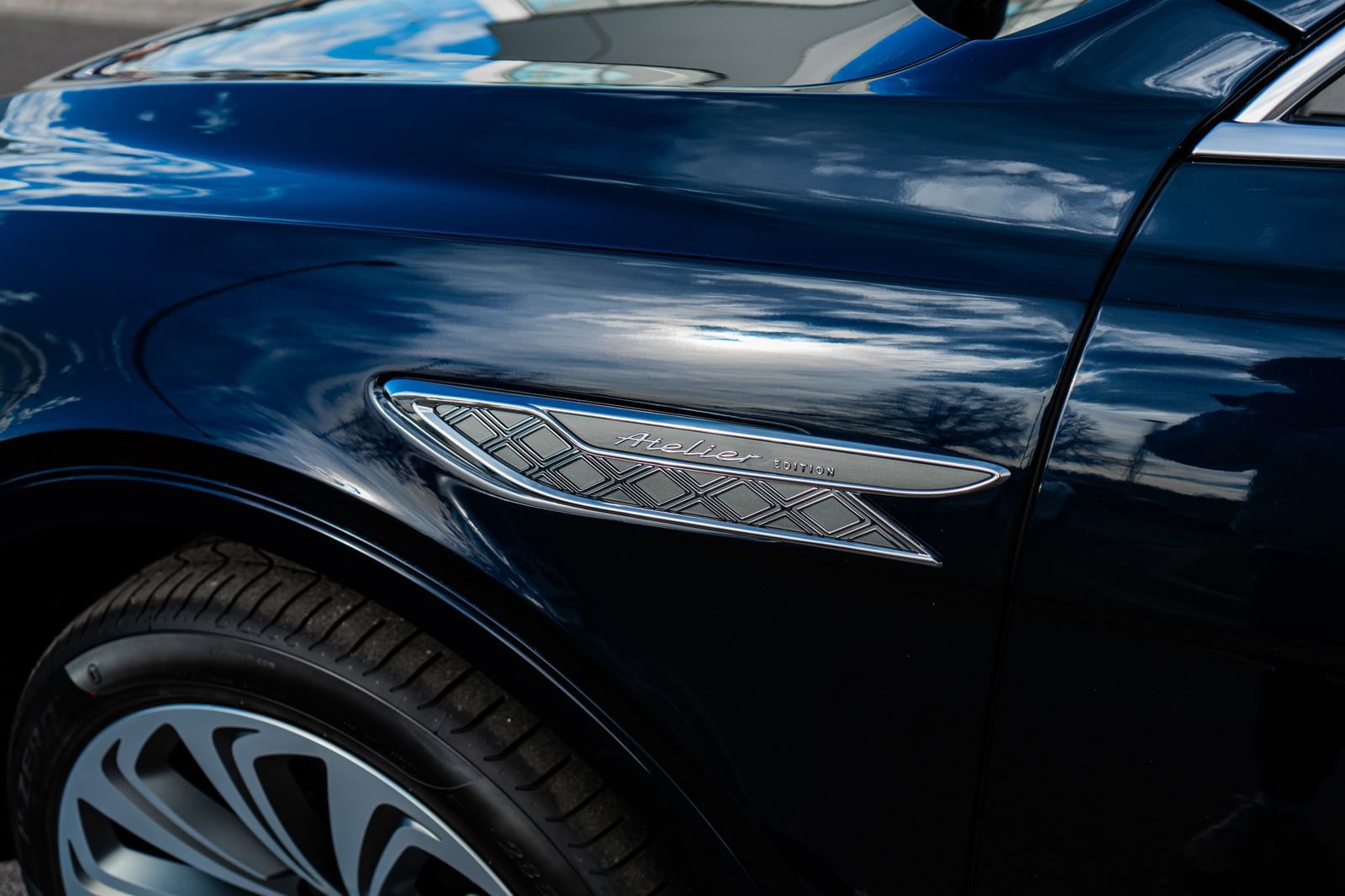 Used 2025 Bentley Bentayga image 23