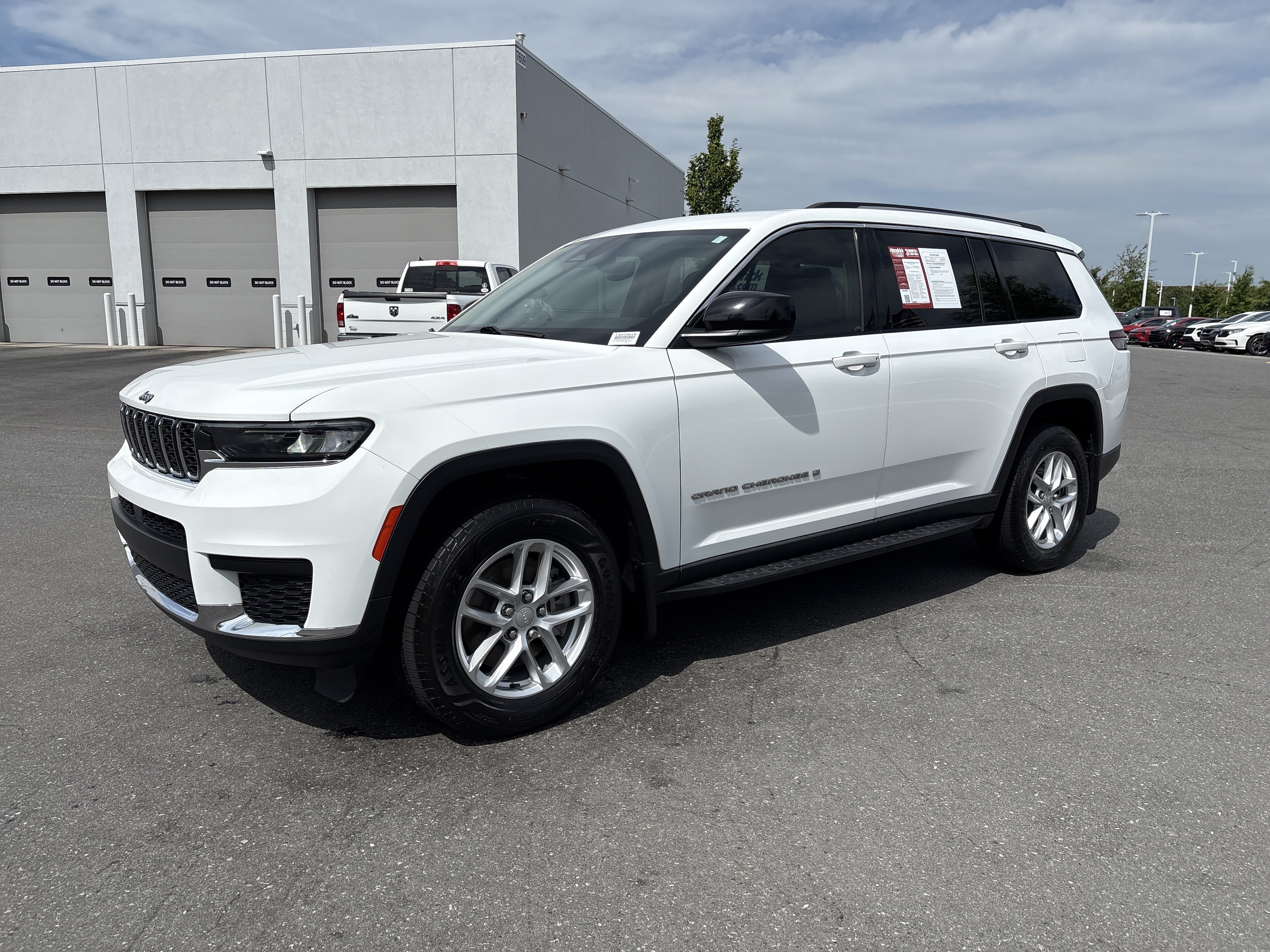 Used 2021 Jeep Grand Cherokee L Laredo w/ Luxury Tech Group I RWD image 5