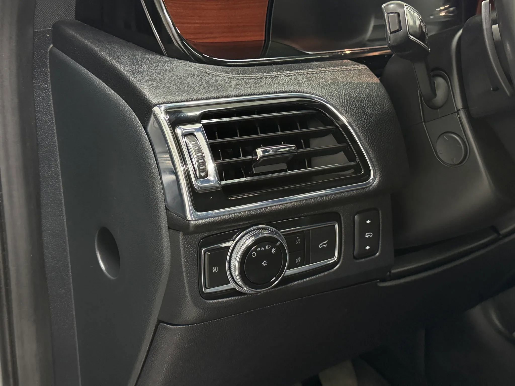 Used 2021 Lincoln Navigator Reserve w/ Luxury Package image 32