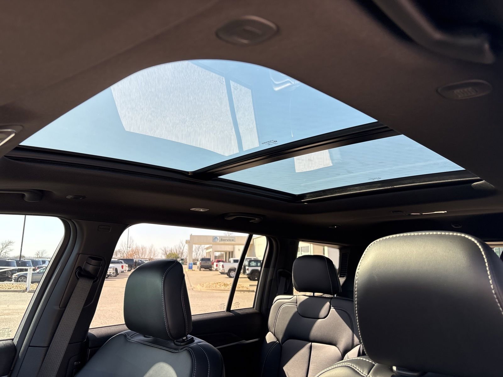 New 2026 Jeep Grand Cherokee L Limited w/ Limited Altitude Package image 10