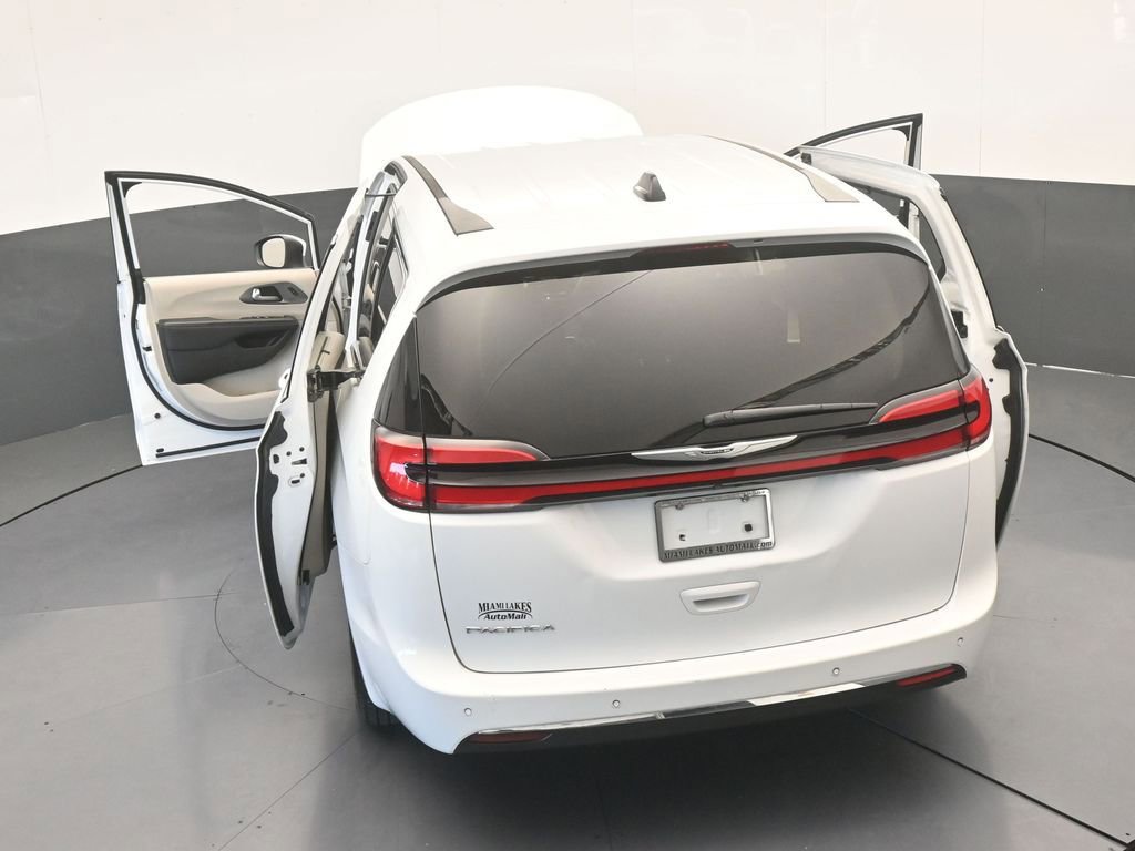 Used 2023 Chrysler Pacifica Touring-L image 69