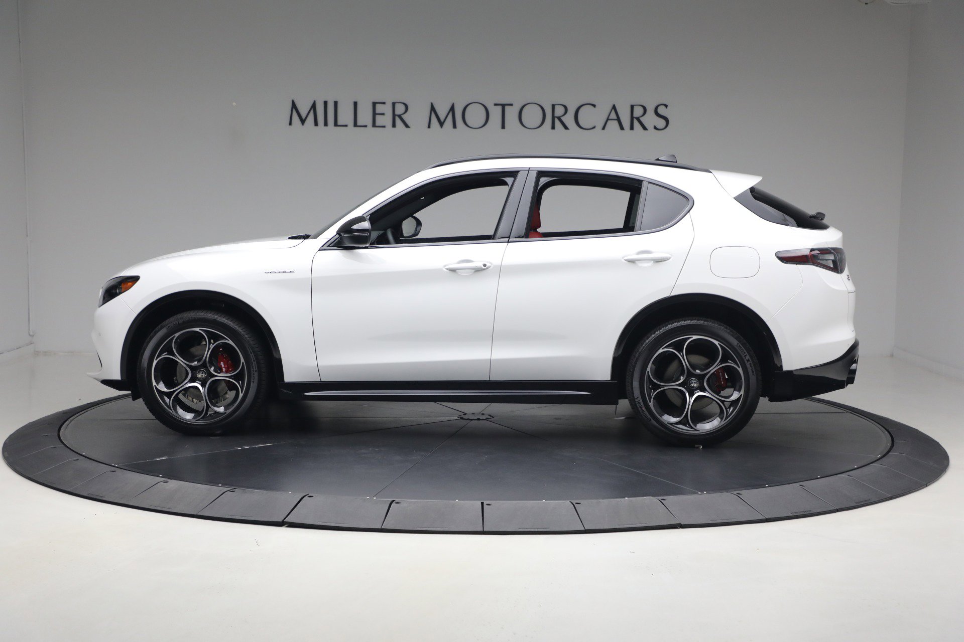 New 2026 Alfa Romeo Stelvio Sprint AWD/4WD image 3