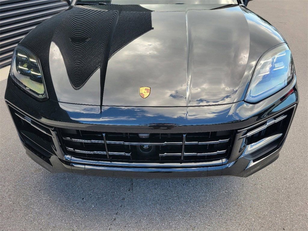 Certified 2025 Porsche Cayenne image 7