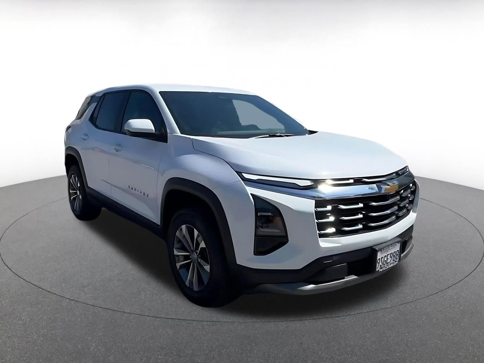 Used 2025 Chevrolet Equinox LT FWD image 3