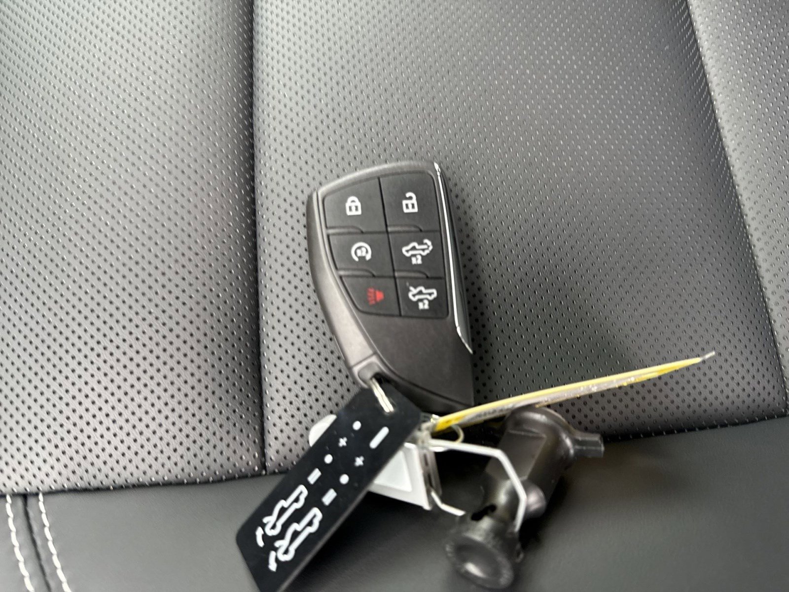 Used 2026 GMC Sierra EV Elevation image 25