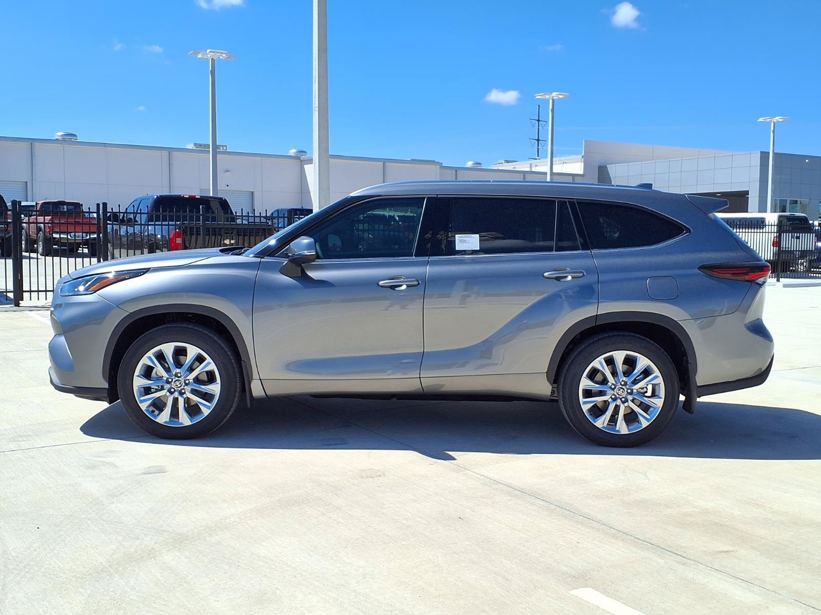 New 2026 Toyota Highlander Limited AWD/4WD image 6
