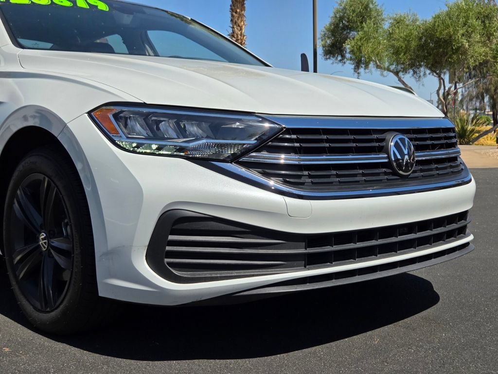 Used 2024 Volkswagen Jetta SE w/ Panoramic Sunroof Package FWD image 8