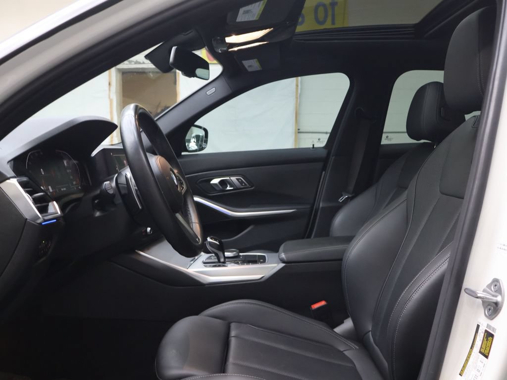 Used 2022 BMW 330i Sedan w/ M Sport Package RWD image 16