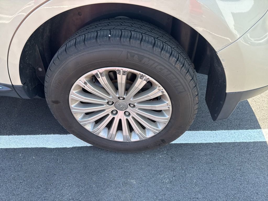 Used 2014 Lincoln MKX FWD image 9