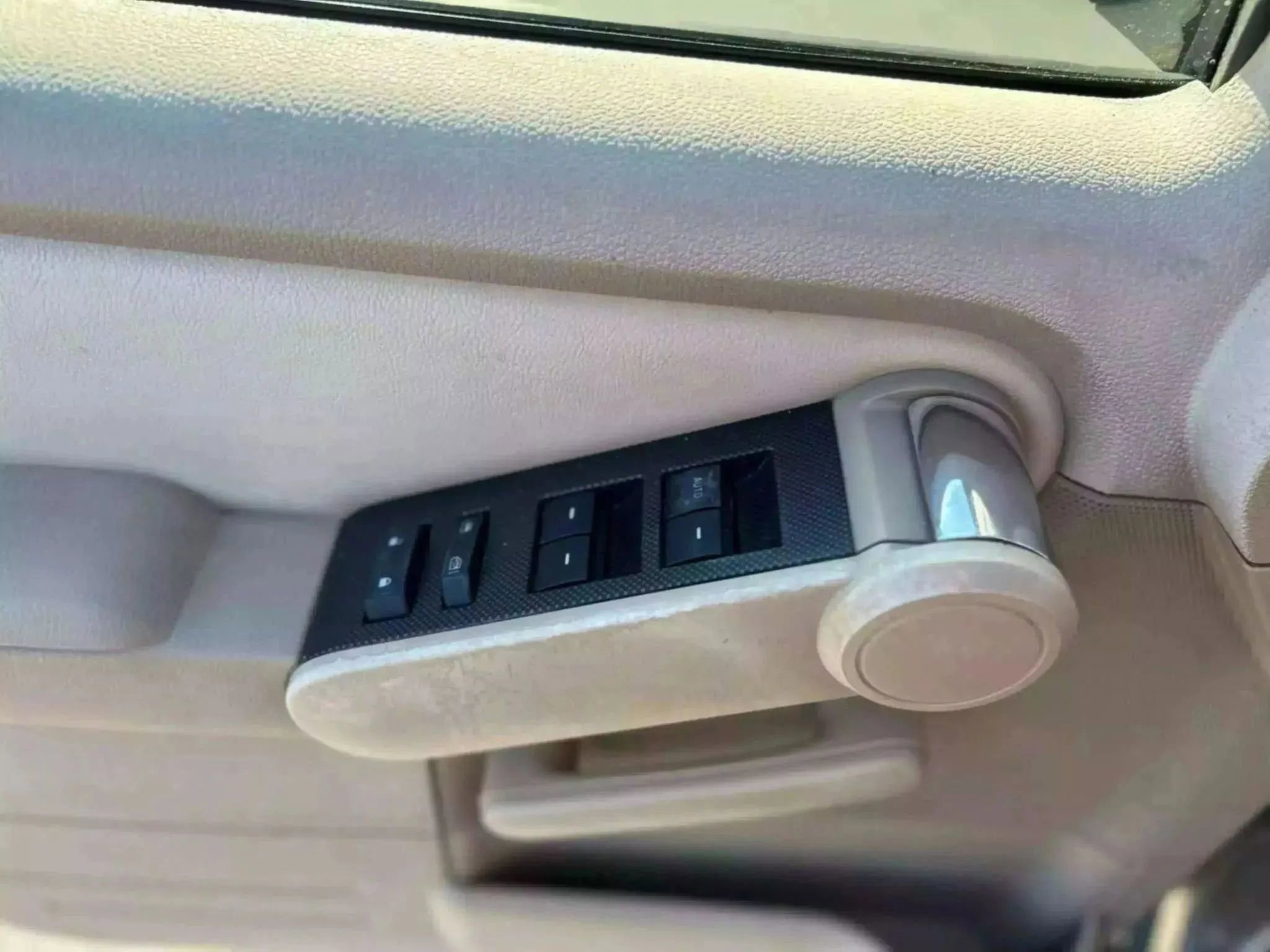 Used 2007 Ford Explorer Sport Trac Limited image 19