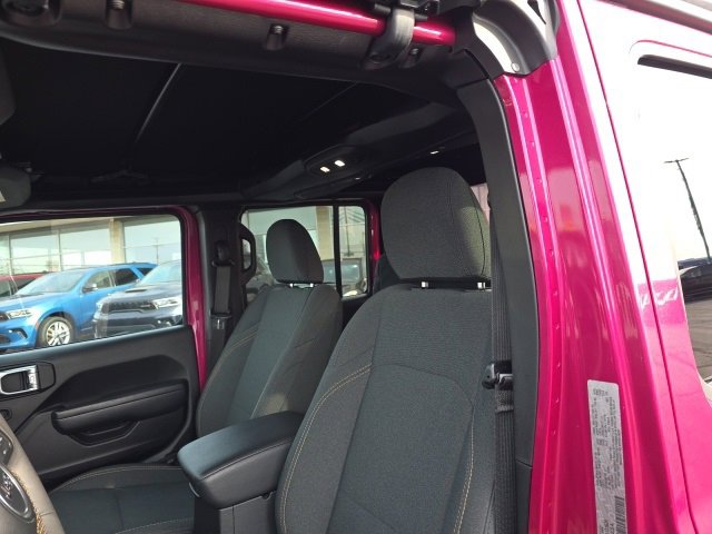 Used 2024 Jeep Gladiator Willys image 15