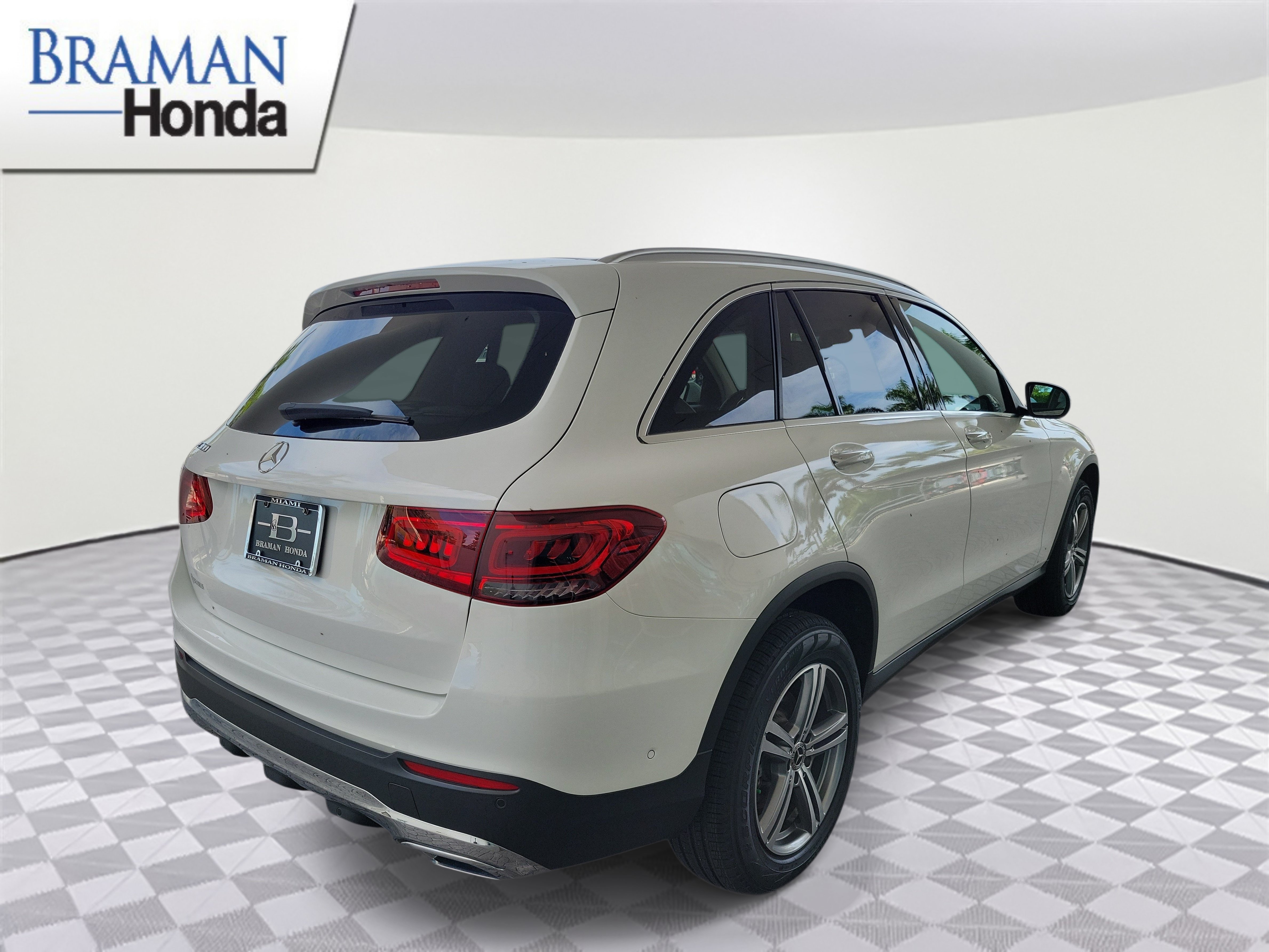 Used 2022 Mercedes-Benz GLC 300 image 3