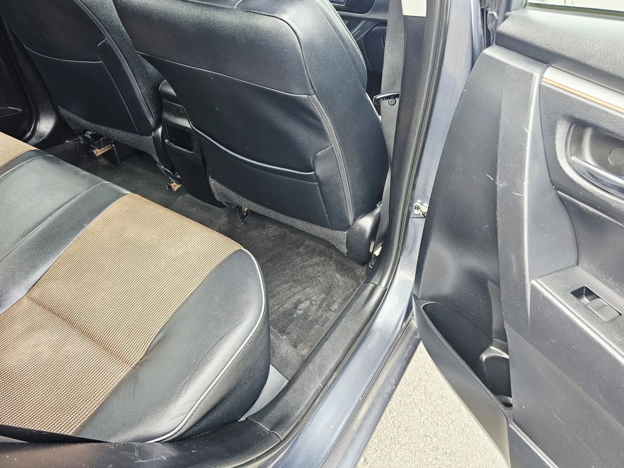 Used 2014 Toyota Corolla S image 12