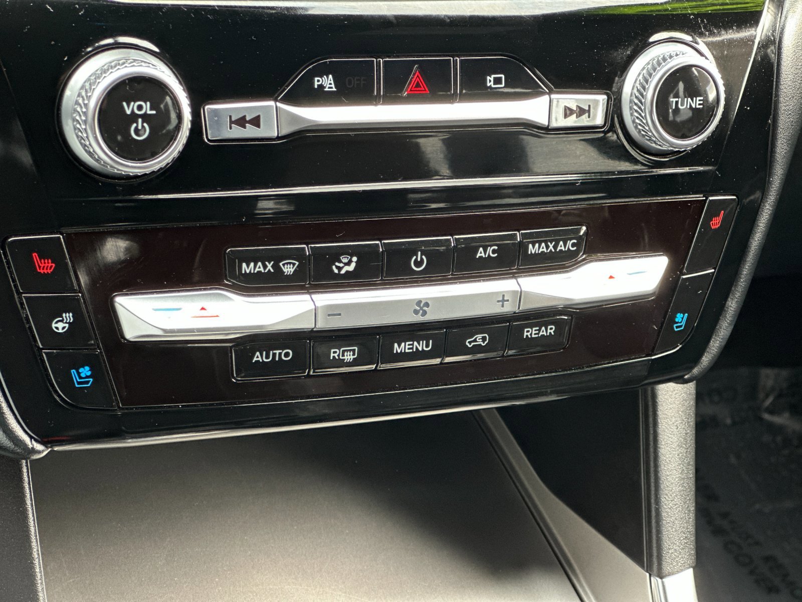 Certified 2022 Ford Explorer Platinum w/ Equipment Group 601A image 23