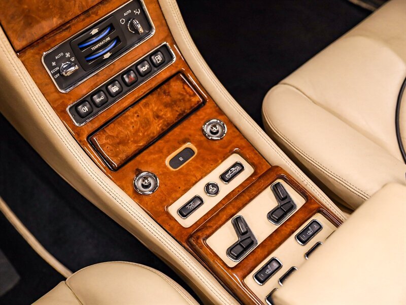 Used 2000 Rolls-Royce Corniche RWD image 29