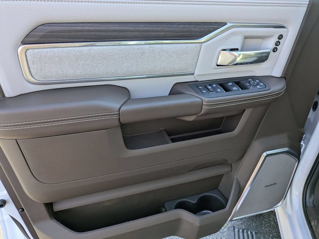 New 2026 RAM 2500 Laramie AWD/4WD image 11