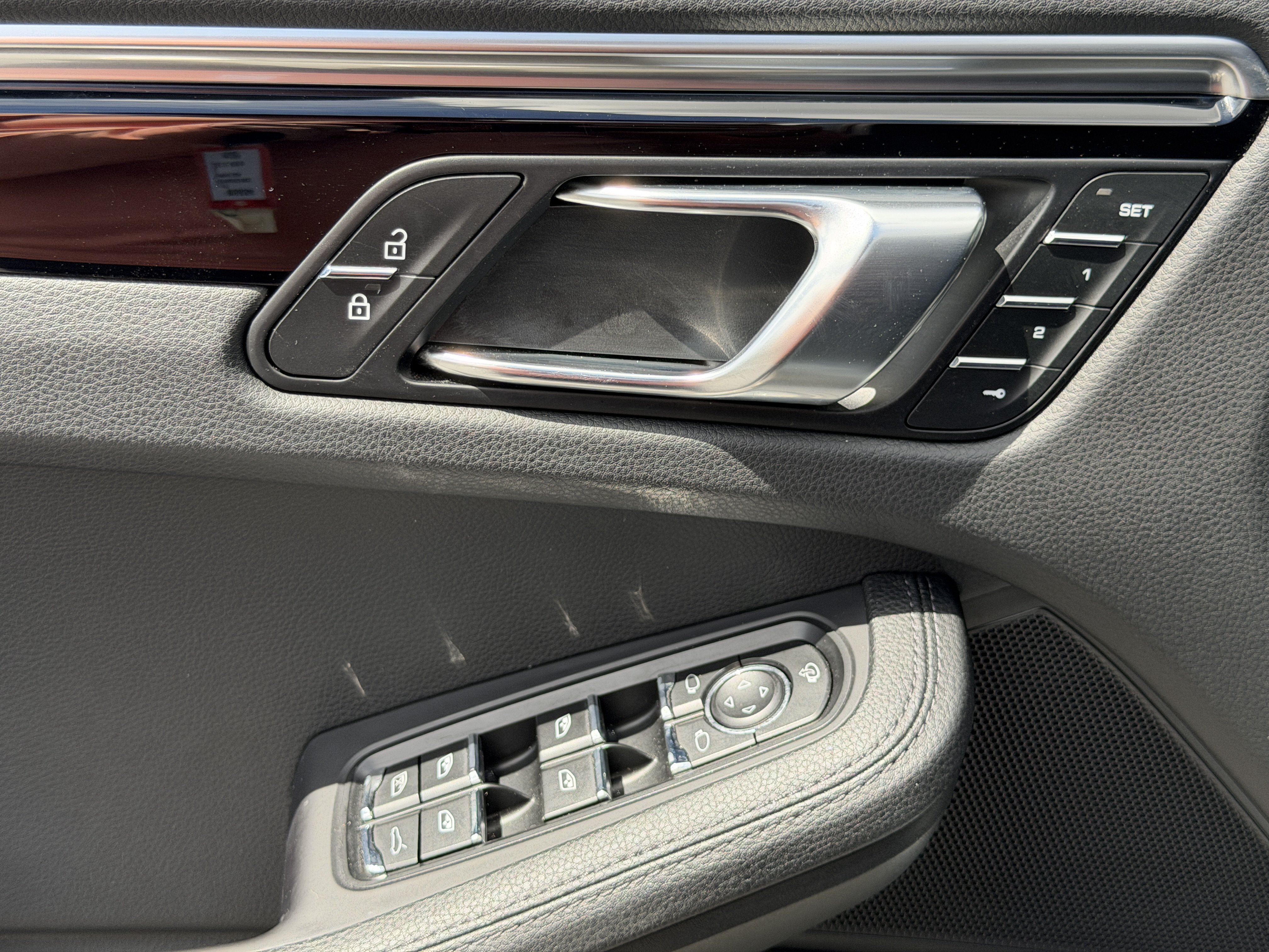 Certified 2023 Porsche Macan AWD/4WD image 18
