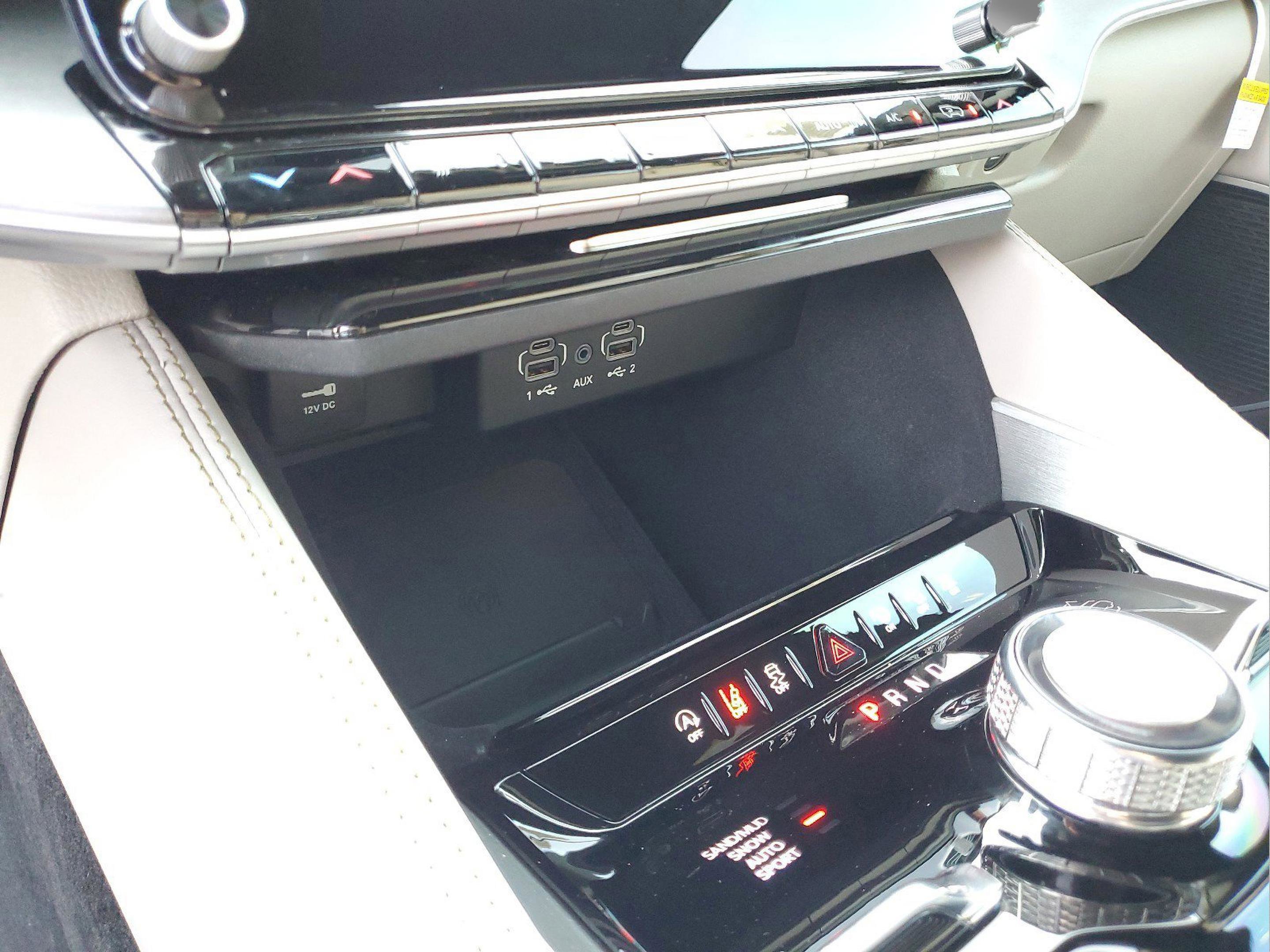 New 2025 Jeep Wagoneer L Series III w/ 8-pass Seating Package image 21