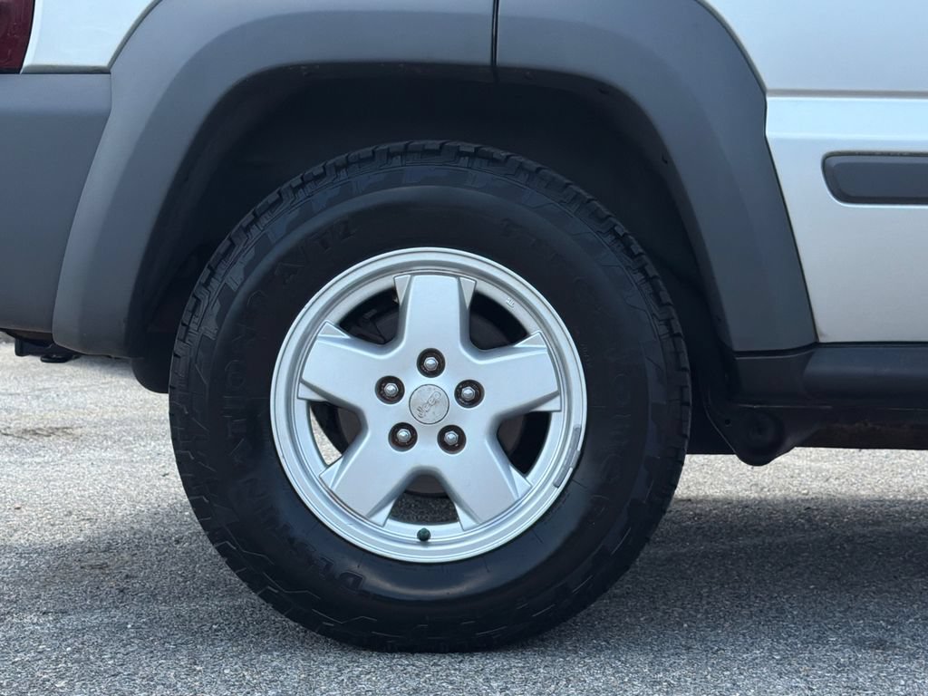 Used 2006 Jeep Liberty Sport RWD image 6