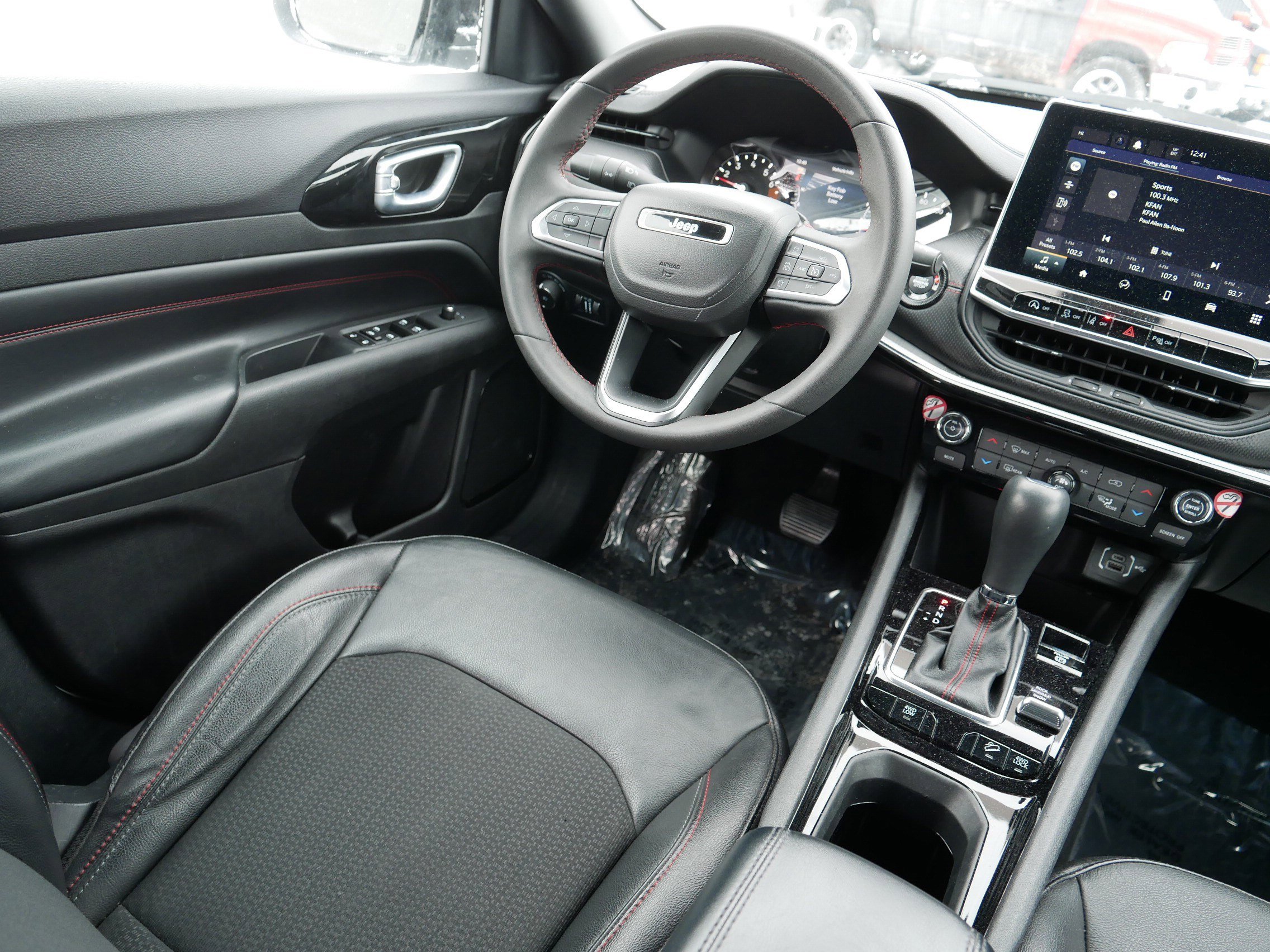 Used 2023 Jeep Compass Trailhawk image 9