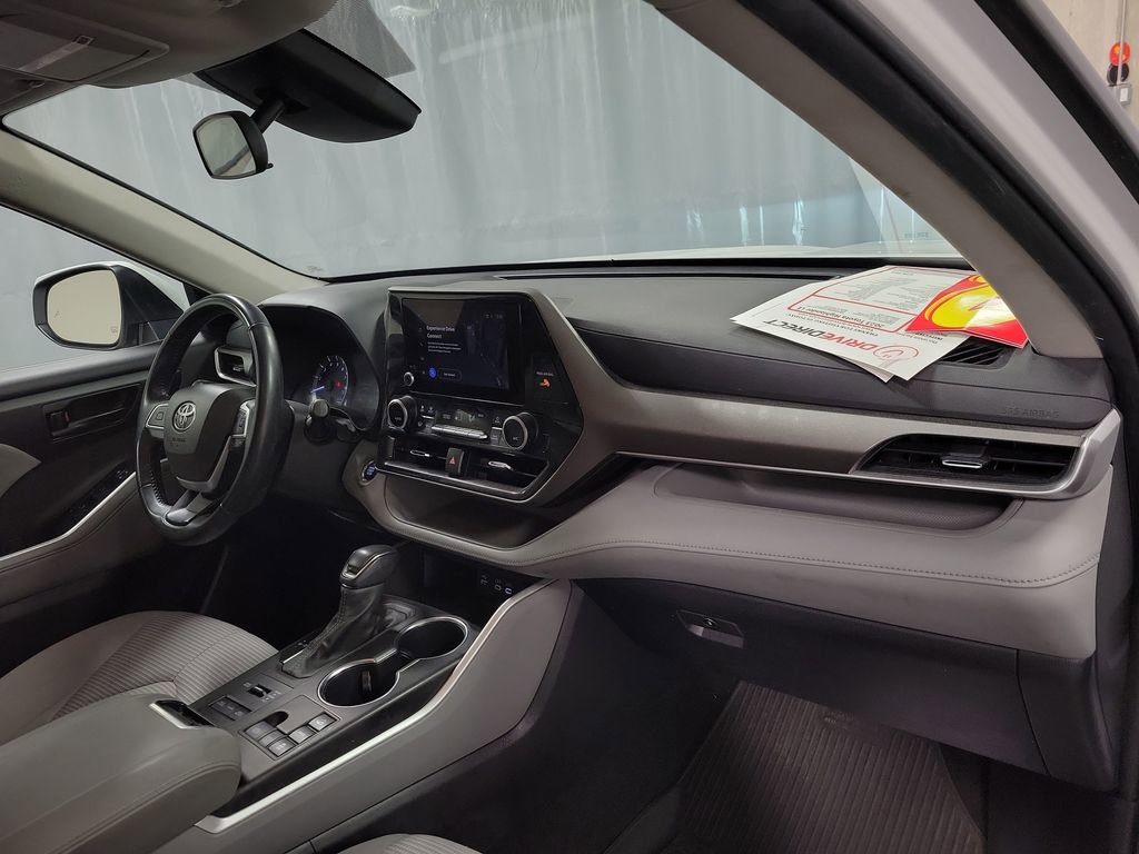 Used 2023 Toyota Highlander LE AWD/4WD image 28