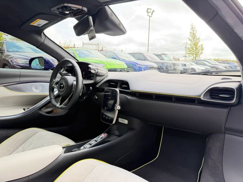 Used 2023 McLaren Artura image 22