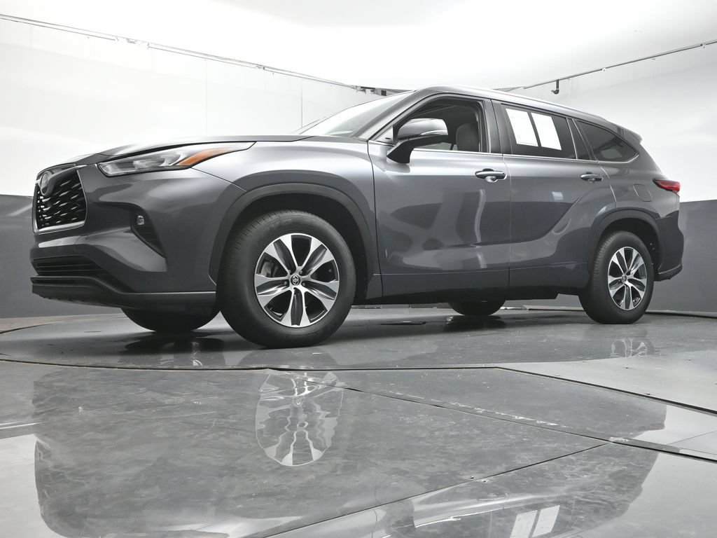 Used 2020 Toyota Highlander XLE FWD image 35