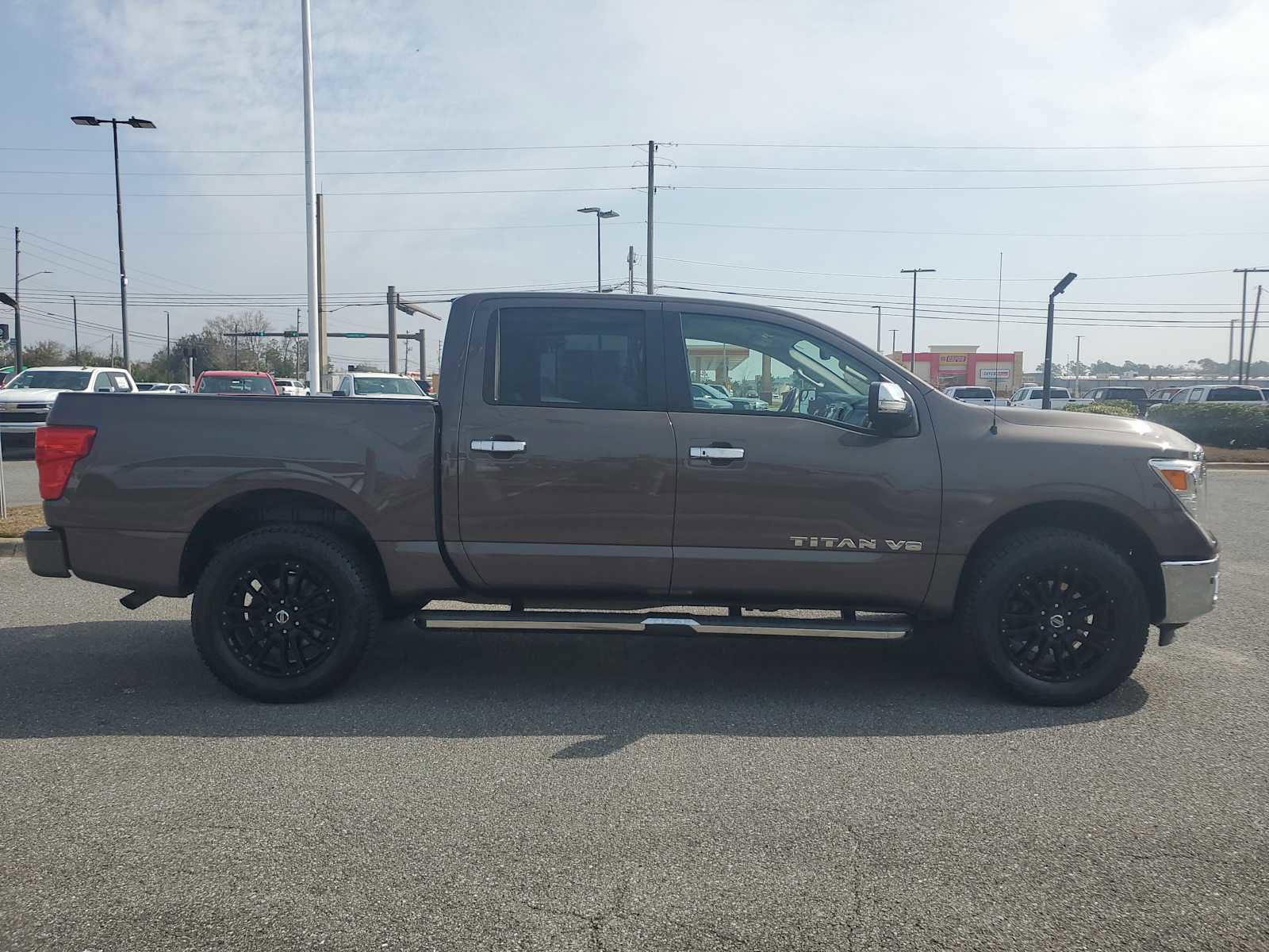 Used 2018 Nissan Titan SL image 7
